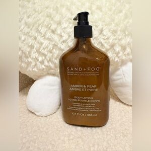 469. Amber & Pear Body Lotion